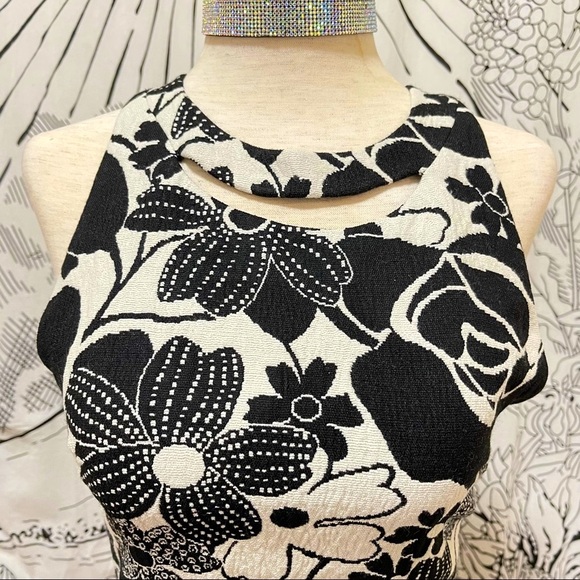 🌈 Gorgeous flower pop art dress - Picture 3 of 11